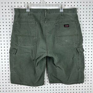 Dickies Army Green Cargo Shorts Size 38 Baggy Wide Leg 90s Work Wear Skate Rivet